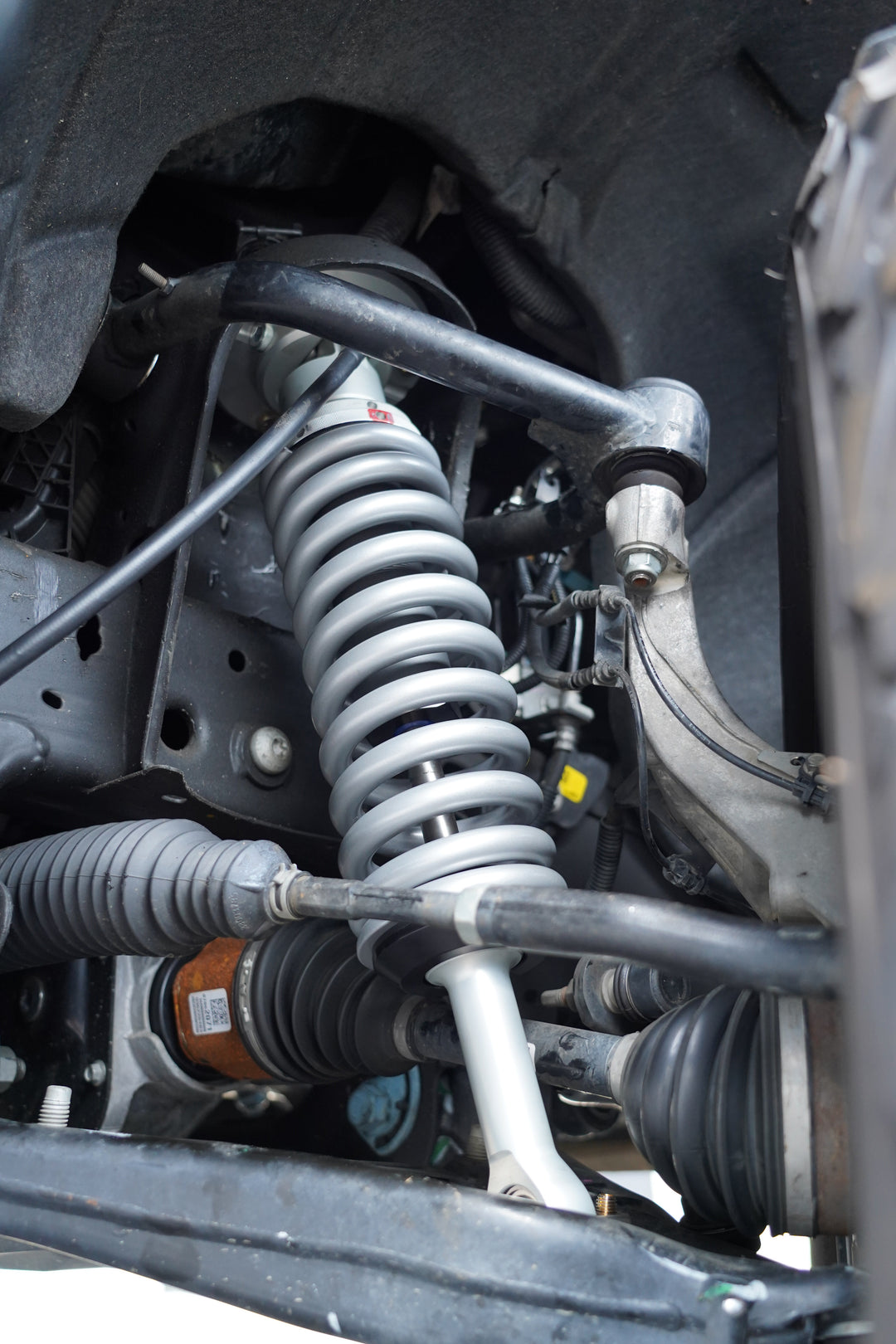 JRi Chevrolet - GMC 1500 2-Inch Lift and Leveling Kit Shock Package